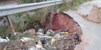 Pista cedendo ameaça moradores do bairro Cidade Nova I, em Juatuba
