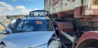 Colisão entre carro e caminhão deixa um ferido