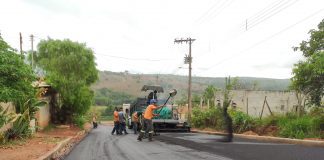 Bairro Jardim Serra Azul recebe pavimentação nas principais ruas
