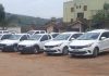 Carros novos no pátio da prefeitura levantam polêmica em Mateus Leme