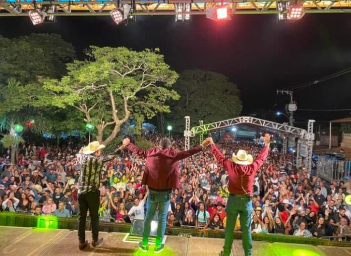 Festejos em Serra Azul