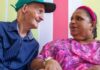 Idoso que vive em lar para tratamento de hanseníase faz 100 anos e pede colega em casamento