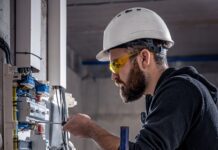 Curso gratuito de Manutenção Elétrica Industrial com inscrições abertas