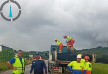 Way 262 realiza operação tapa-buracos na MG-50, em Juatuba