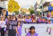 Caminhada e blitz mobilizam cerca de 300 pessoas em Juatuba contra a violência à mulher