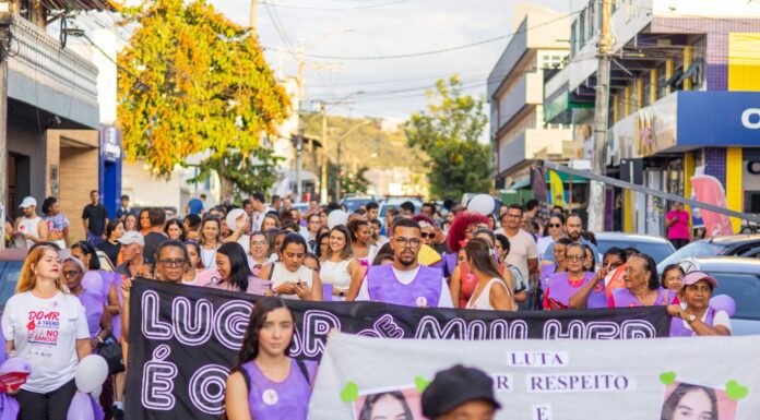 Caminhada e blitz mobilizam cerca de 300 pessoas em Juatuba contra a violência à mulher