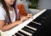 Aulas gratuitas de teclado para crianças e adolescentes