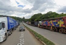 Operação tenta resolver problema antigo de carretas paradas em frente à Ambev