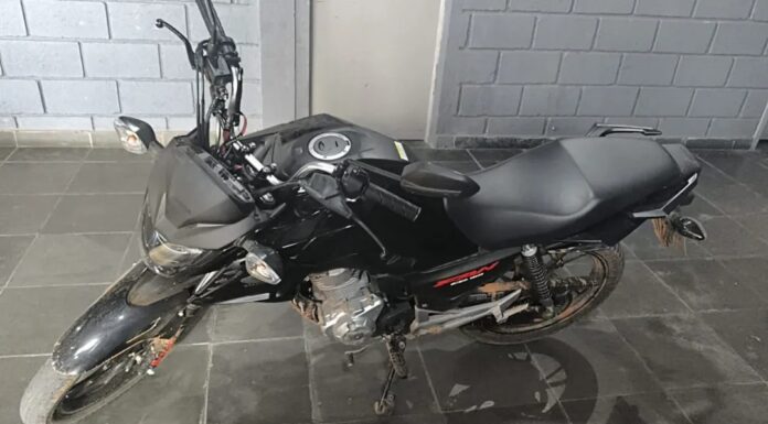 PM recupera motocicleta roubada e prende dois suspeitos em Juatuba