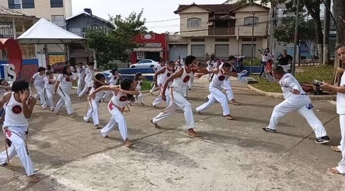 Encontro de capoeira reúne grupos de Mateus Leme e Santa Luzia