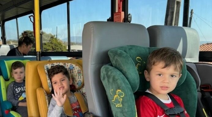 Segurança no transporte escolar infantil: projeto prevê campanhas educativas e uso de cadeirinhas