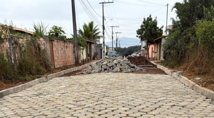 Rua Correia Costa recebe pavimentação com bloquetes no bairro Cidade Satélite