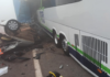 Grave acidente entre ônibus, carreta e carro deixa trânsito lento na BR-262, em Juatuba