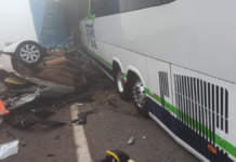 Grave acidente entre ônibus, carreta e carro deixa trânsito lento na BR-262, em Juatuba
